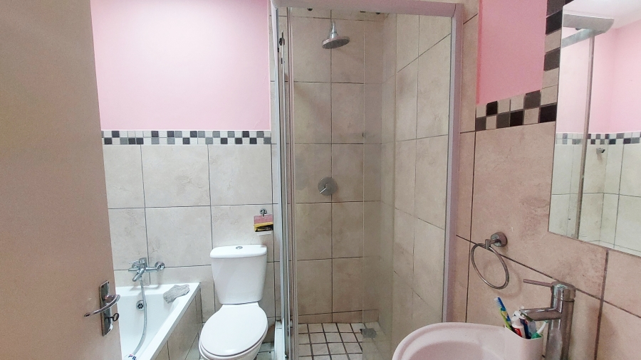 2 Bedroom Property for Sale in Stratford Green Western Cape